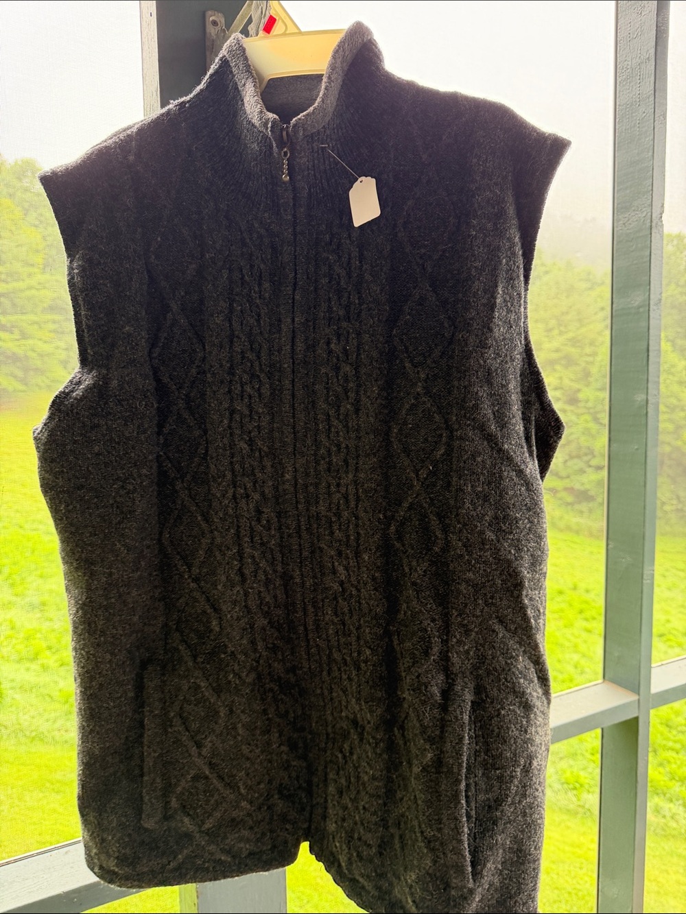 Carraigdonn Made in Ireland Men's Dark Gray Wool Cable-Knit Zip-Up Vest